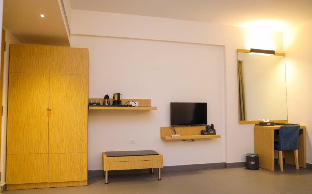 First Inn Hotels Chennai Exterior foto