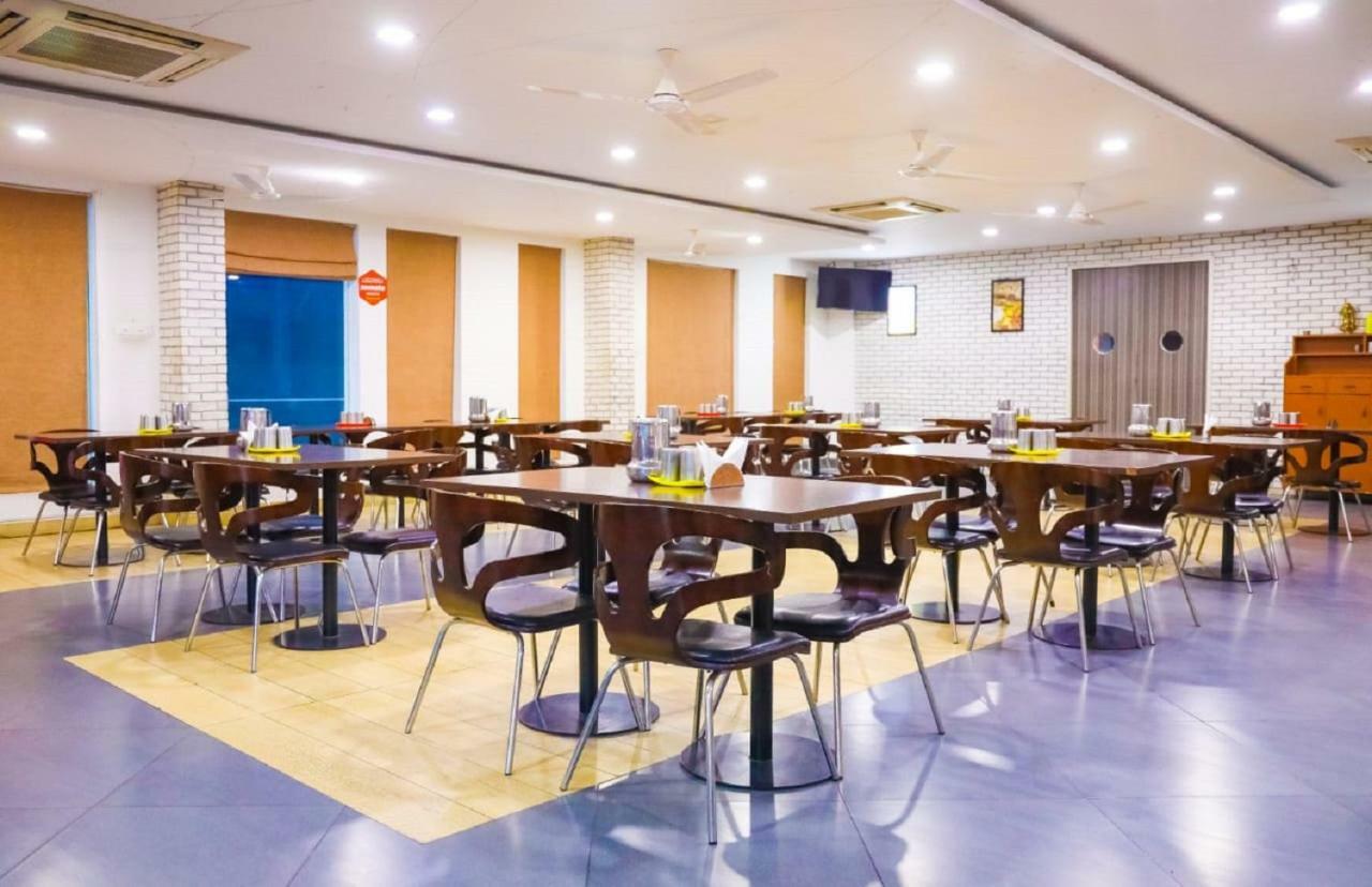 First Inn Hotels Chennai Exterior foto